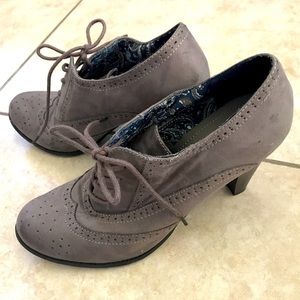 Gently Worn High-Heeled Faux Suede Wingtip Oxfords